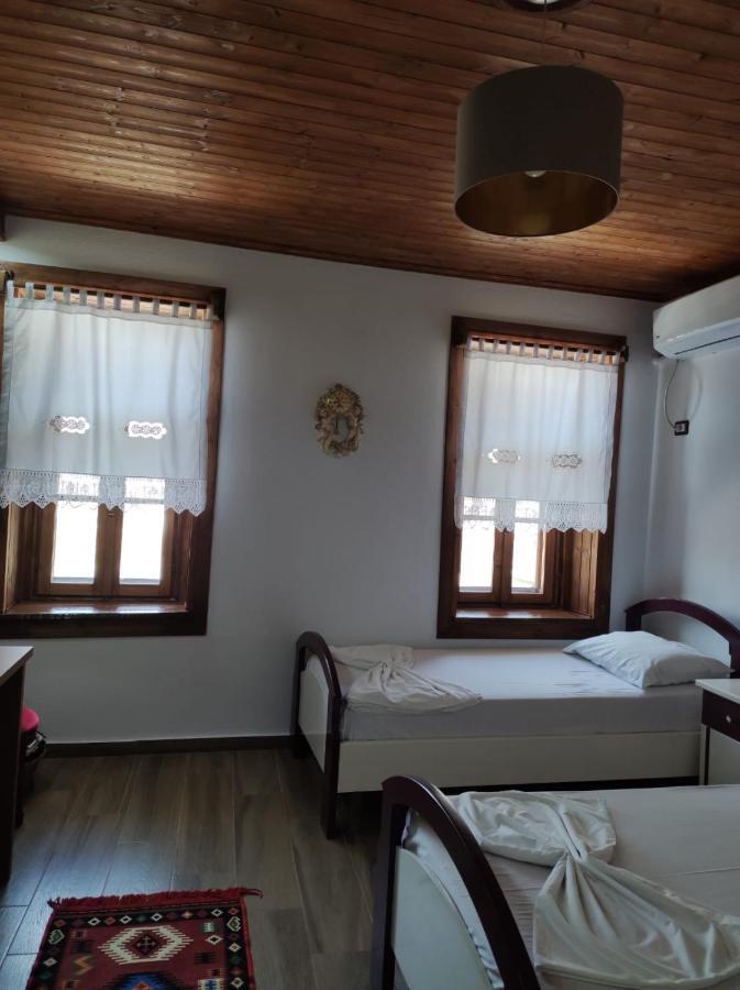 Eni entire guesthouse Berat Extérieur photo