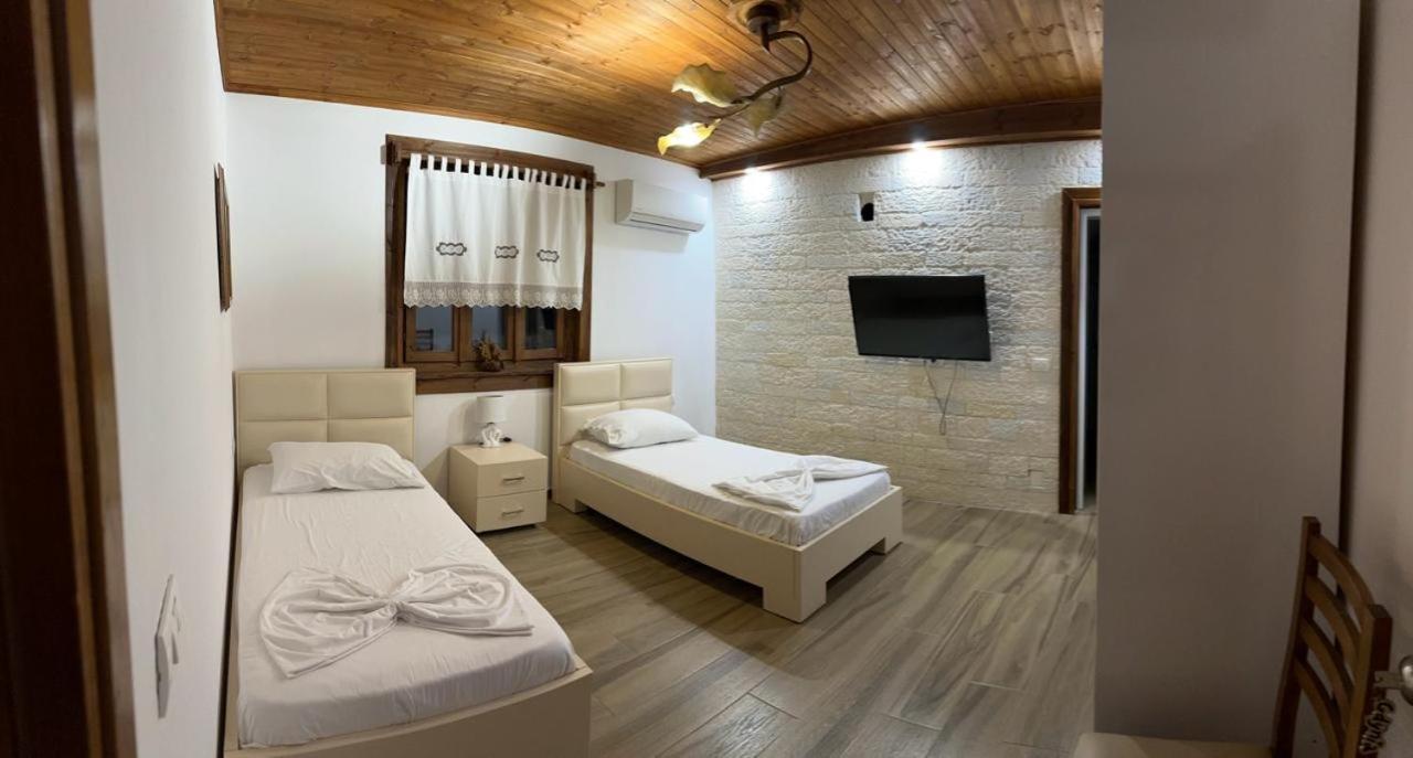 Eni entire guesthouse Berat Extérieur photo