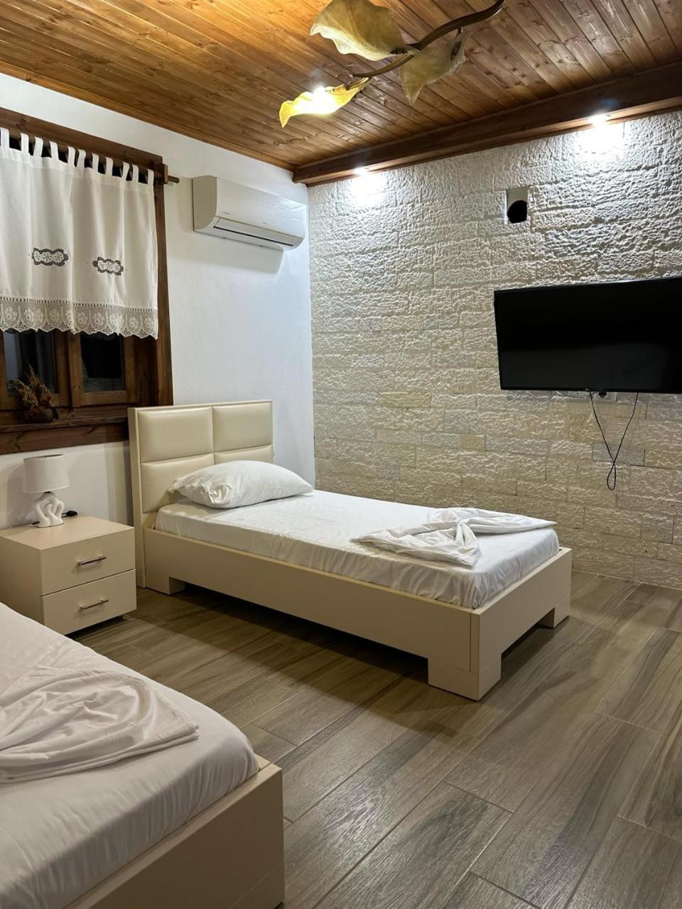 Eni entire guesthouse Berat Extérieur photo
