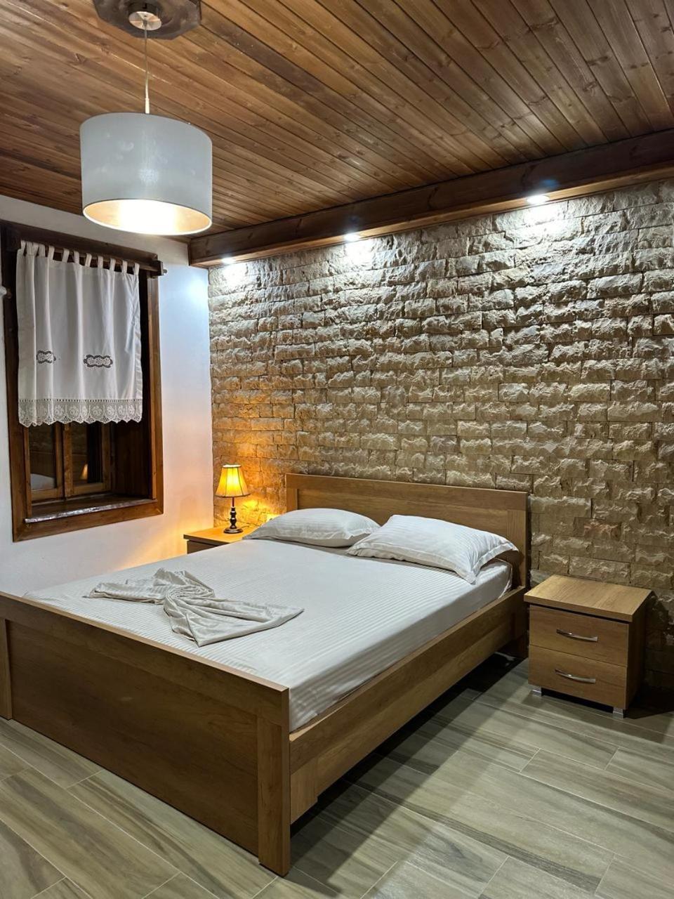 Eni entire guesthouse Berat Extérieur photo