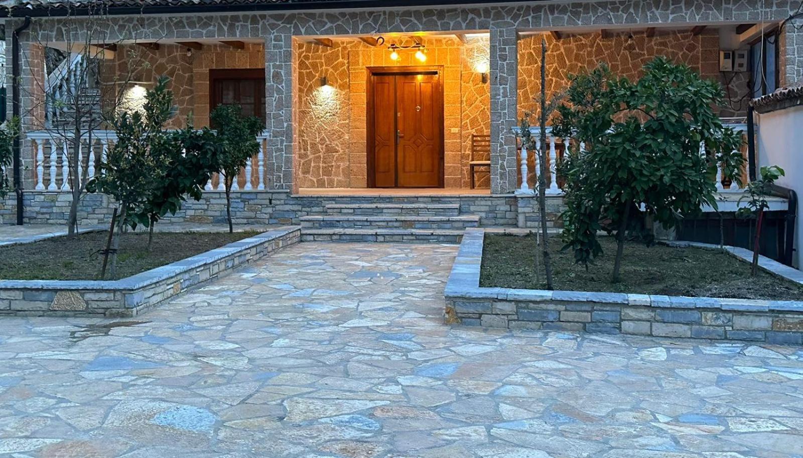 Eni entire guesthouse Berat Extérieur photo